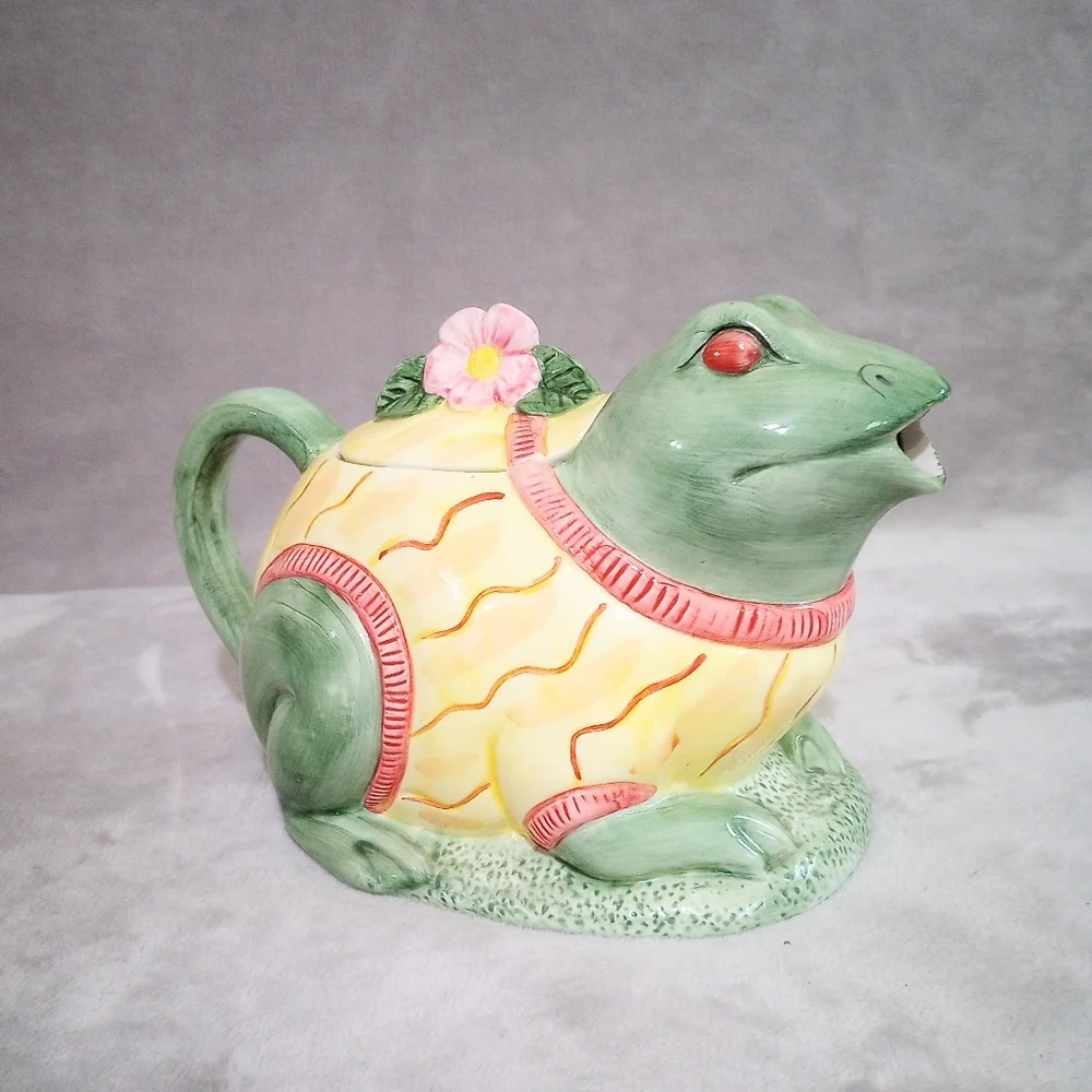 Vintage Mann Ceramic Figural Frog Teapot Frog Theme Amphibian